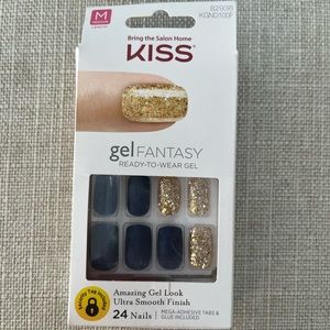 KISS Gel Fantasy press on nails.